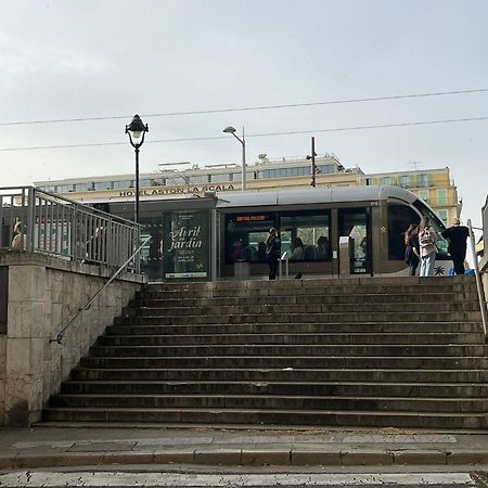 Studette En Plein Coeur Du Vieux Ница Екстериор снимка