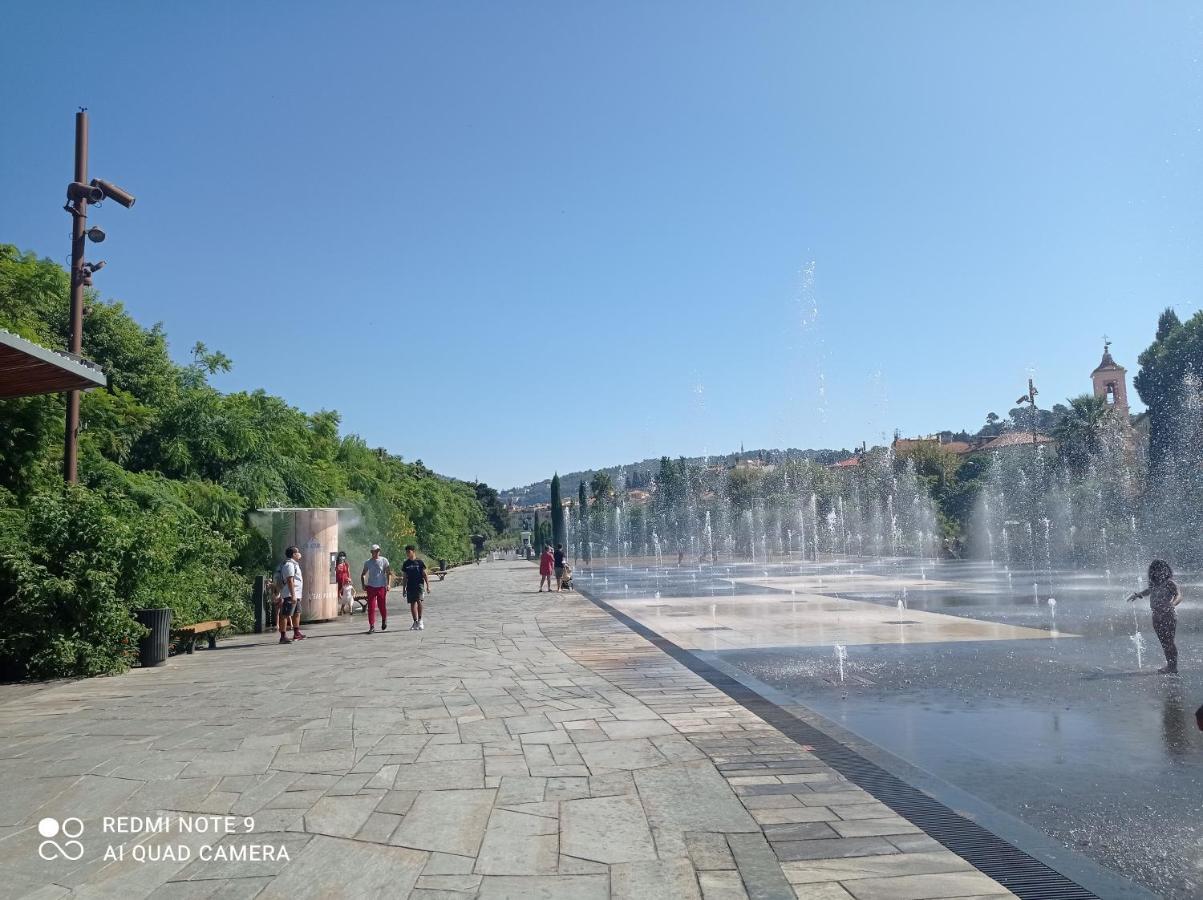 Studette En Plein Coeur Du Vieux Ница Екстериор снимка
